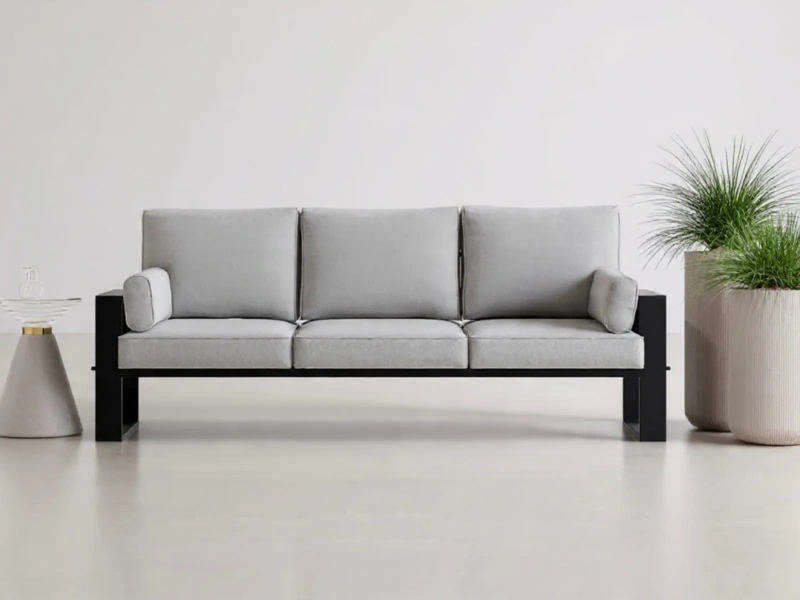 Trzyosobowa sofa ogrodowa 215x87 VERDEO nowoczesna sofa na taras i balkon metalowa czarna konstrukcja z jasnoszarymi poduchami 
